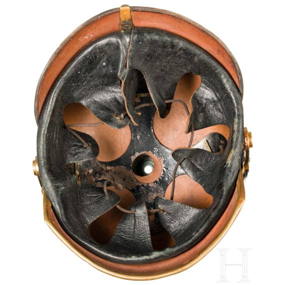 Helm M 1886 f&uuml;r Mannschaften des Train mit schwarzem Paradebusch
