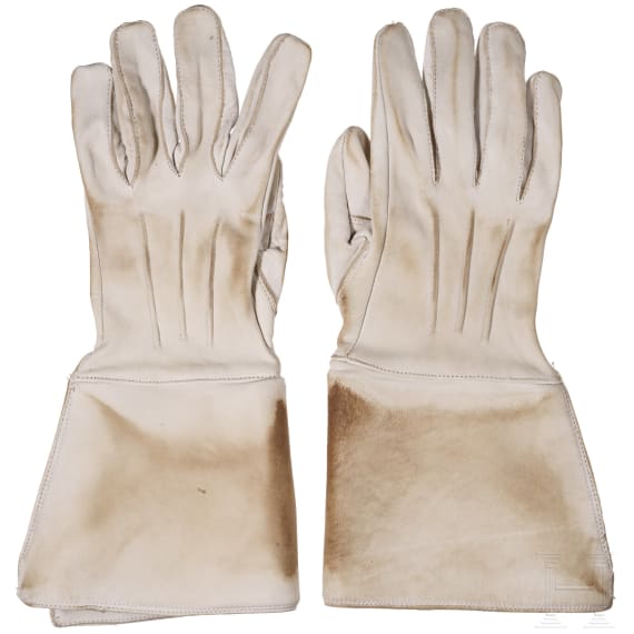 Feldm&uuml;tze f&uuml;r Mannschaften der K&uuml;rassier-Regimenter Garde du Corps oder Nr. 4 und ein Paar Lederhandschuhe