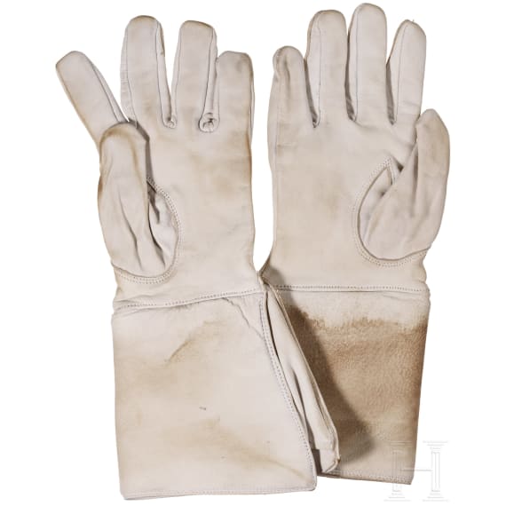 Feldm&uuml;tze f&uuml;r Mannschaften der K&uuml;rassier-Regimenter Garde du Corps oder Nr. 4 und ein Paar Lederhandschuhe