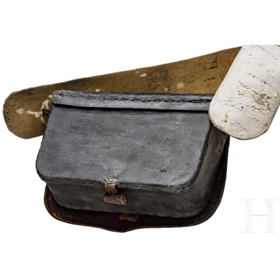 Fr&uuml;her Kartuschkasten und Bandelier der Linien-K&uuml;rassiere, 19. Jhdt.