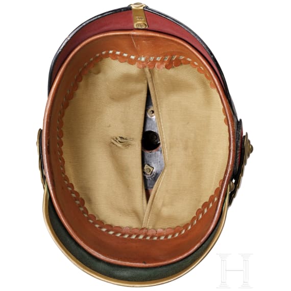 Helm und Schulterst&uuml;cke eines Majors im K. S. 8. Infanterie-Regiment "Prinz Johann Georg" Nr. 107, datiert 1908