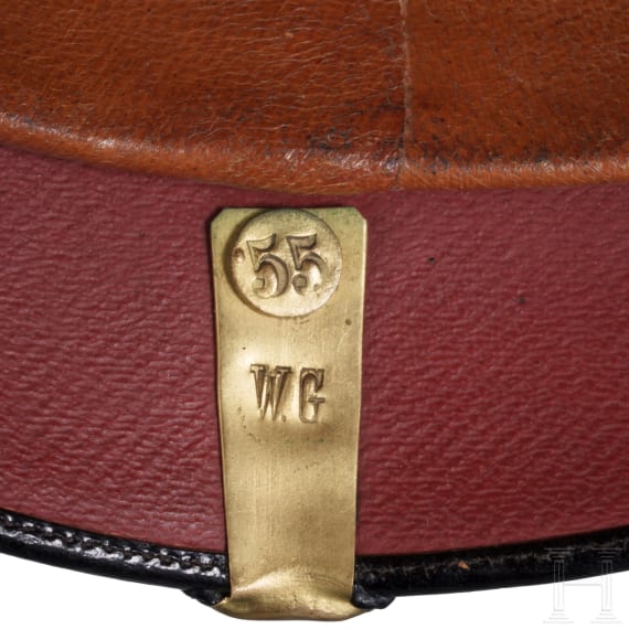 Helm und Schulterst&uuml;cke eines Majors im K. S. 8. Infanterie-Regiment "Prinz Johann Georg" Nr. 107, datiert 1908