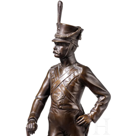 Bronzeskulptur eines Grenadiers als Abschiedsgeschenk des Offizierskorps des Grenadier-Regts. K&ouml;nig Karl (5. W&uuml;rtt.) Nr. 123 an einen Major, 1910