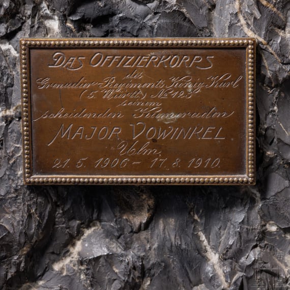 Bronzeskulptur eines Grenadiers als Abschiedsgeschenk des Offizierskorps des Grenadier-Regts. K&ouml;nig Karl (5. W&uuml;rtt.) Nr. 123 an einen Major, 1910