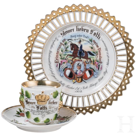 Geschenkteller und Tasse eines K&ouml;nigsulanen