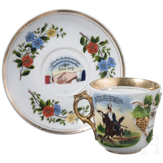 Geschenkteller und Tasse eines K&ouml;nigsulanen