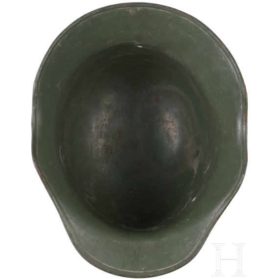 Zwei Helmglocken