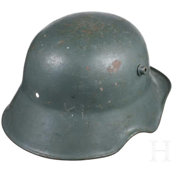 Zwei Helmglocken