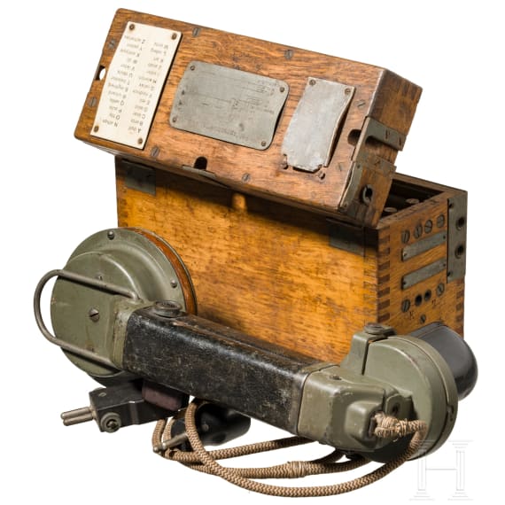 Feldfernsprecher und Kasten der Feldsprechbatterie 16