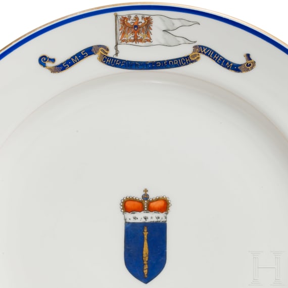 Porzellanteller aus dem Kaiserservice der Offiziersmesse der "S.M.S. Churfuerst Friedrich Wilhelm"