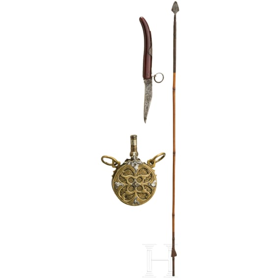 Bambuspfeil, Pulverflasche und Okapi-Klappmesser, Indien/Marokko/deutsch, 19./20. Jhdt.