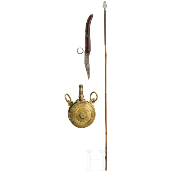Bambuspfeil, Pulverflasche und Okapi-Klappmesser, Indien/Marokko/deutsch, 19./20. Jhdt.