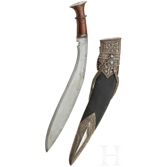 Schwerer Kukri mit reich verzierter Scheide, Nepal, um 1900