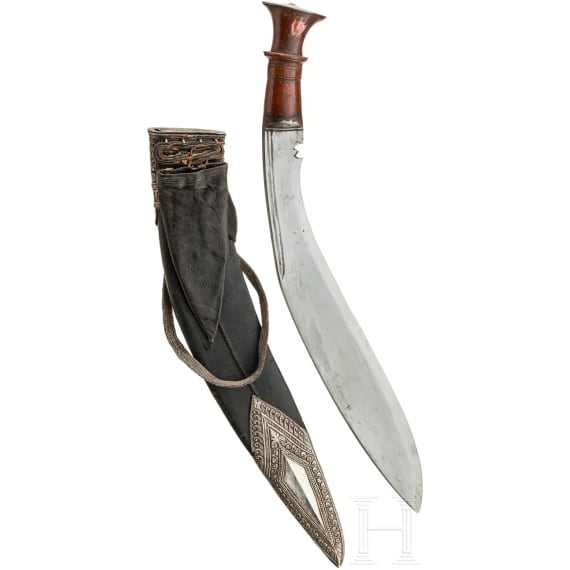 Schwerer Kukri mit reich verzierter Scheide, Nepal, um 1900