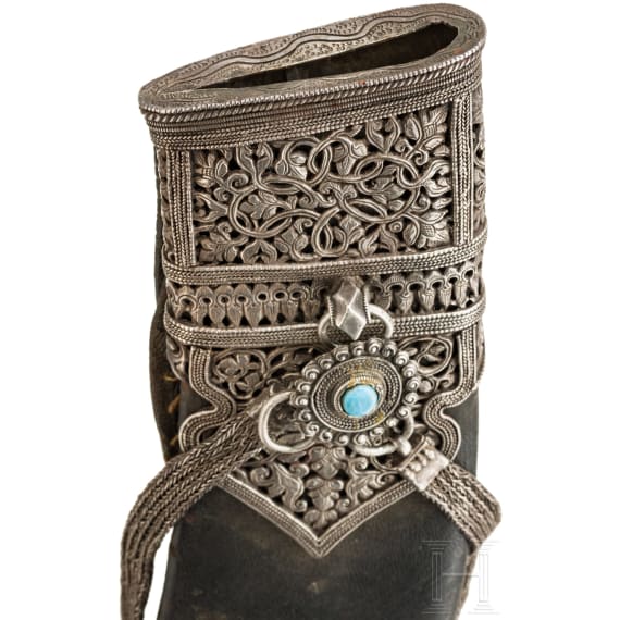 Schwerer Kukri mit reich verzierter Scheide, Nepal, um 1900