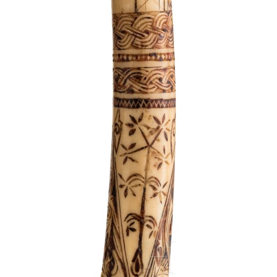 Seltene Axt mit Hirschhorngriff (Pata Minang), Indonesien, 19. Jhdt.