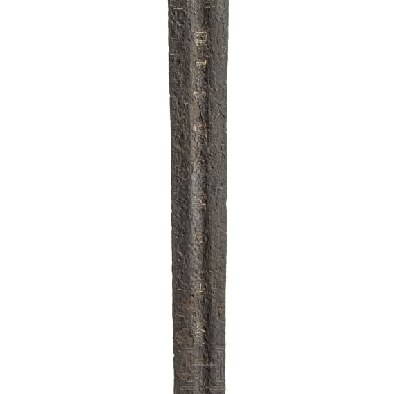 Bedeutendes ritterliches Schwert mit Wappen und Inschrift, deutsch, um 1100 - 1150