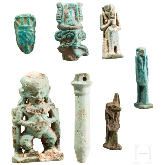 Sieben alt&auml;gyptische Fayence-Amulette, Sp&auml;tzeit, mittleres Drittel 1. Jtsd. v. Chr.