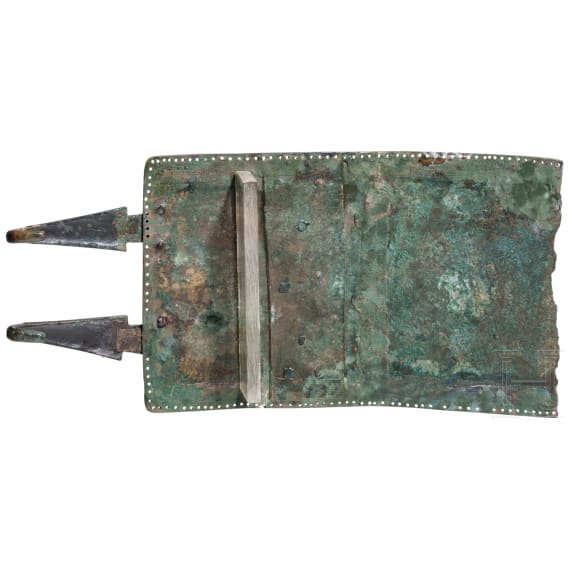 Fragment eines mittelitalischen G&uuml;rtels mit zwei G&uuml;rtelhaken, 3. Jhdt. v. Chr.