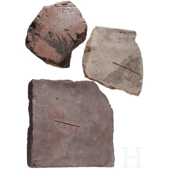 Drei Ziegel, gestempelt, darunter zwei Legionsstempel, r&ouml;misch, 2. - 3. Jhdt. n. Chr.
