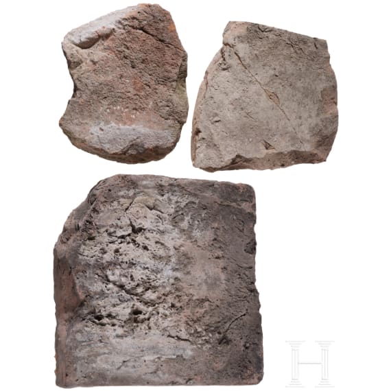 Drei Ziegel, gestempelt, darunter zwei Legionsstempel, r&ouml;misch, 2. - 3. Jhdt. n. Chr.