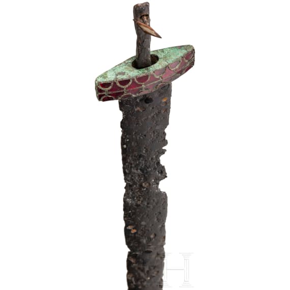 Schwert mit Almadineinlagen auf Parierstange, Schwarzmeerraum, 1. H&auml;lfte 5. Jhdt. n. Chr.