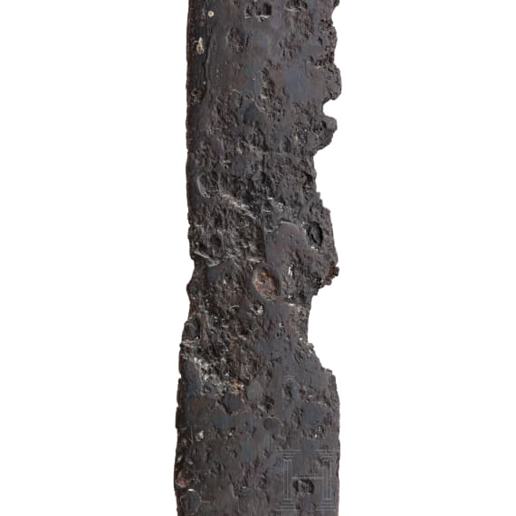 Schwert mit Almadineinlagen auf Parierstange, Schwarzmeerraum, 1. H&auml;lfte 5. Jhdt. n. Chr.