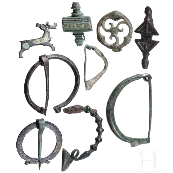 Neun Fibeln, eisenzeitlich bis r&ouml;misch, 6. Jhdt. v. - 3. Jhdt. n. Chr.