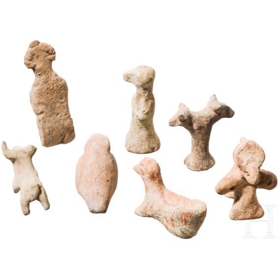 Sieben Votivfiguren aus Ton, meist griechisch, teils altorientalisch, 2. Jtsd. v. Chr. - 4. Jhdt. v. Chr.