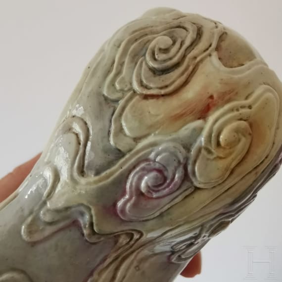 Kleines, seltenes, reliefiertes Wassergef&auml;&szlig;, China, wohl Qianlong-Periode, 18. Jhdt.