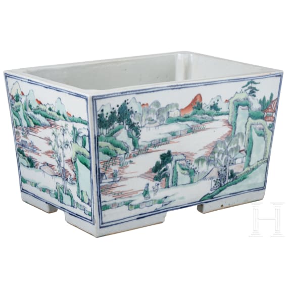 Famille-Rose-Blumentopf mit Fluss- und Berglandschaft, China, wohl Kangxi-Periode, 18. Jhdt.