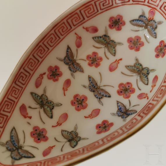 Seltener famille-rose-L&ouml;ffel mit Guangxu-Marke und aus der Zeit, China, 19./20. Jhdt.