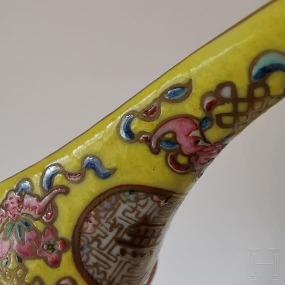 Seltener famille-rose-L&ouml;ffel mit Guangxu-Marke und aus der Zeit, China, 19./20. Jhdt.