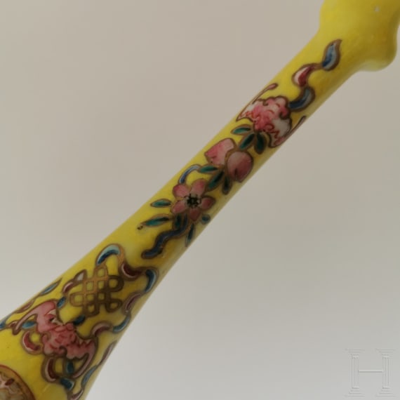 Seltener famille-rose-L&ouml;ffel mit Guangxu-Marke und aus der Zeit, China, 19./20. Jhdt.