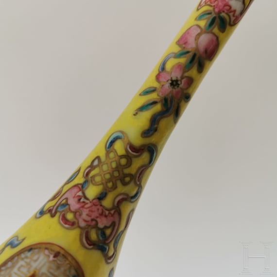 Seltener famille-rose-L&ouml;ffel mit Guangxu-Marke und aus der Zeit, China, 19./20. Jhdt.