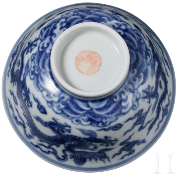 Blau-wei&szlig;e Drachenschale mit Yongzheng-Sechszeichenmarke, China, wohl Yongzheng-Periode, 18. Jhdt.