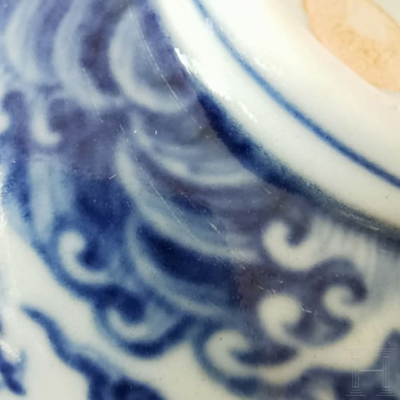 Blau-wei&szlig;e Drachenschale mit Yongzheng-Sechszeichenmarke, China, wohl Yongzheng-Periode, 18. Jhdt.
