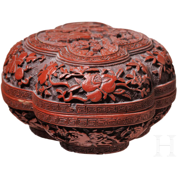 Vierpassige Rotlack-Dose "Han Xiangzi", China, um 1900