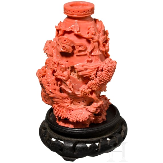 Fig&uuml;rlicher Korallen-Flakon, China, 20. Jhdt.