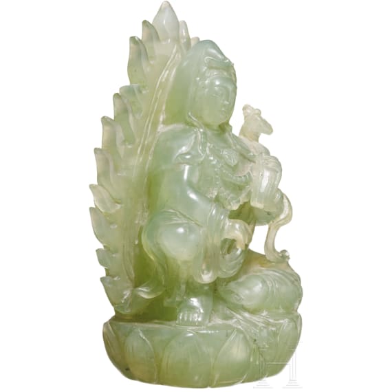 Serpentinfigur einer sitzenden Guanyin, China, 20. Jhdt.