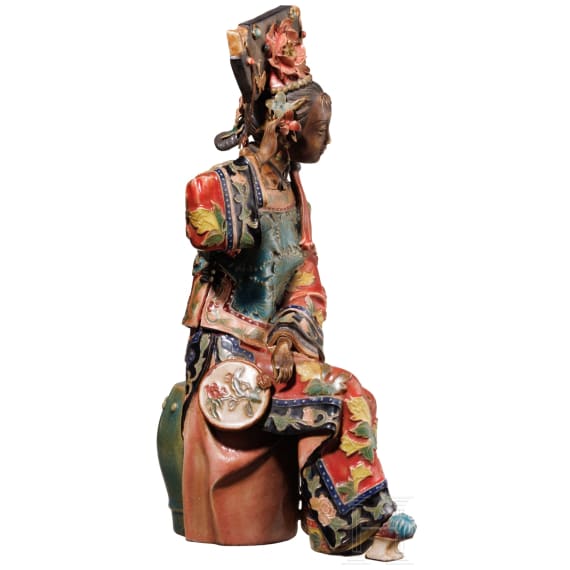 Sitzende Dame aus Porzellan, China, 1. H&auml;lfte 20. Jhdt.