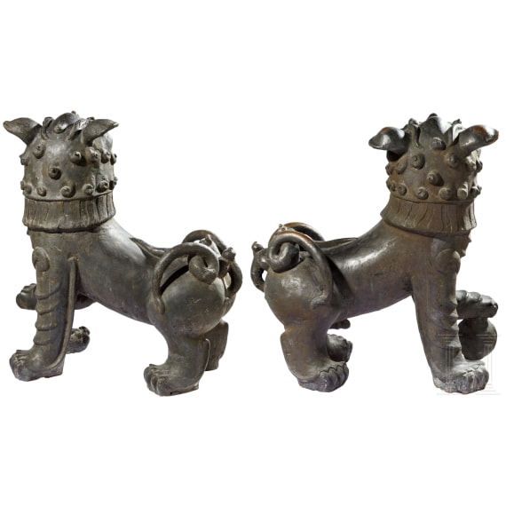 Ein Paar massive W&auml;chterl&ouml;wen aus Bronze, China, 20. Jhdt.