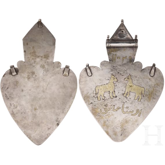 Zwei herzf&ouml;rmig "asyk"-R&uuml;ckenschmuckst&uuml;cke, Teke, Turkmenistan, um 1900