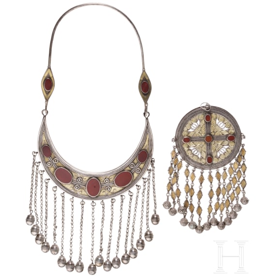 Zwei Silber-Schmuckst&uuml;cke mit Karneol, Turkmenistan, um 1900