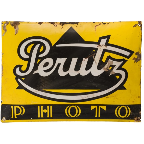 Zwei Emailleschilder "Perutz Photo" und "Garbaty Cigaretten", 1920er Jahre