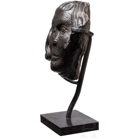 Romanischer m&auml;nnlicher Kopf aus pierre noire de Tournai, Tournai, 12. Jhdt.