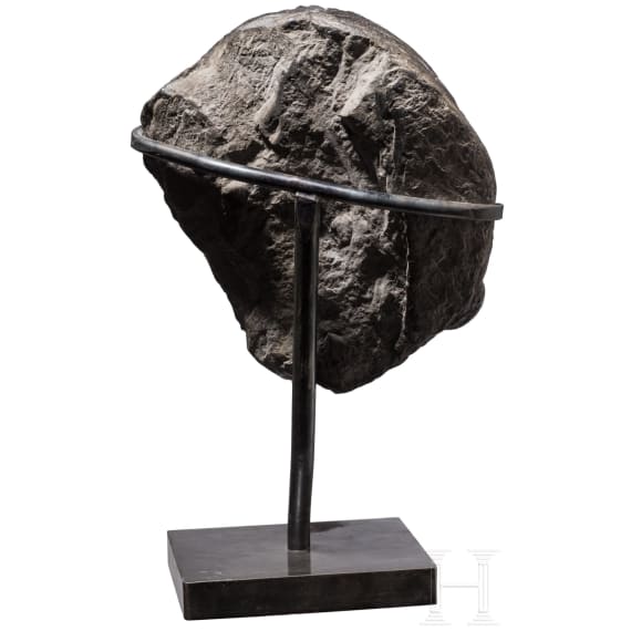 Romanischer m&auml;nnlicher Kopf aus pierre noire de Tournai, Tournai, 12. Jhdt.