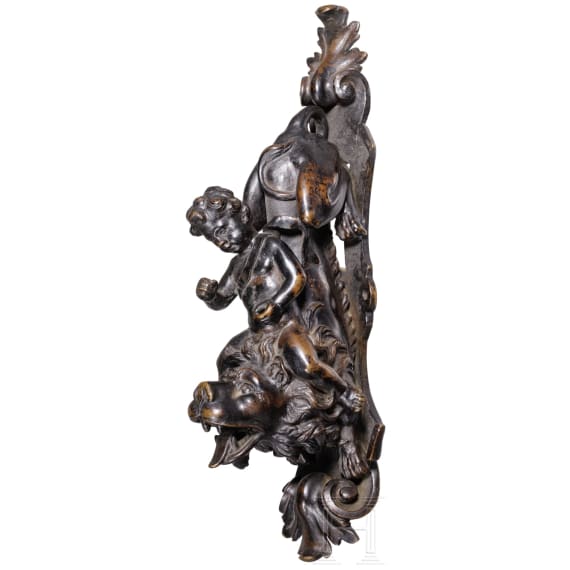 Plastischer T&uuml;rgriff aus Bronze, fl&auml;misch, um 1700