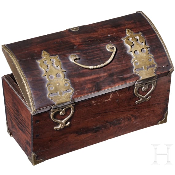 Kleine Renaissance-Runddeckeltruhe mit &auml;lterem gotischen Schloss, s&uuml;ddeutsch, um 1600