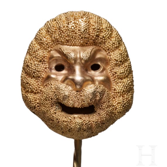 Goldene Krawattennadel in Form einer antiken Theatermaske